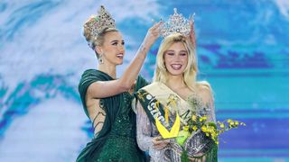 Cine e Natalie Puskinova, Miss Earth 2025. Are doar 21 de ani și preocupări lăudabile