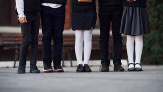 Protest fără precedent &icirc;n școlile din Rom&acirc;nia! De ce merg elevii &icirc;mbrăcați &icirc;n negru la ore