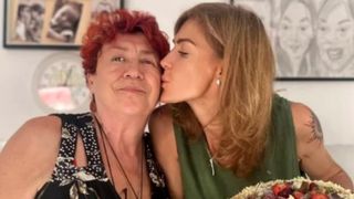 &Icirc;nceput de an trist pentru Roxana Ciuhulescu. Mama ei a fost diagnosticată cu cancer: "Sper să se &icirc;nt&acirc;mple o minune &icirc;n cazul ei"