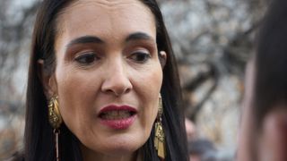 Clotilde Armand oferă 1.000 de euro recompensă pentru cartea de matematică a lui Sorin Grindeanu: "O carte trecută &icirc;n CV ar trebui să aibă și cititori"