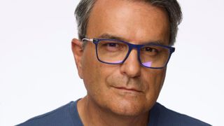 &bdquo;E bun, e din Taiwan&rdquo;: Lucian M&icirc;ndruță, abordat de un dealer &icirc;n baia unui restaurant din București