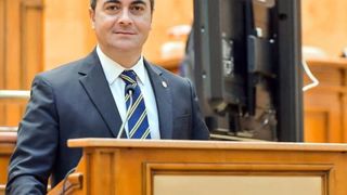 Reacția unui deputat PSD c&acirc;nd a fost &icirc;ntrebat cum &icirc;și permite o mașină de 120.000 de euro din salariul de parlamentar: &bdquo;Plătesc din salariu. Vreți să venim cu trotinete?&rdquo;
