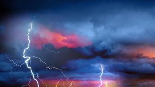 Ploi abundente și furtuni &icirc;n Rom&acirc;nia. ANM a actualizat avertizările meteo