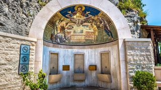 Izvorul Tămăduirii, sărbătoare &icirc;nchinată Maicii Domnului. Ce tradiții se respectă și ce este bine să faci &icirc;n această zi