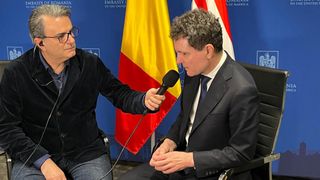 Ce fel de premier &icirc;i cere Lucian M&icirc;ndruță lui Nicușor Dan: &bdquo;Să aibă destui bani &icirc;nc&acirc;t să nu ne fure&rdquo;