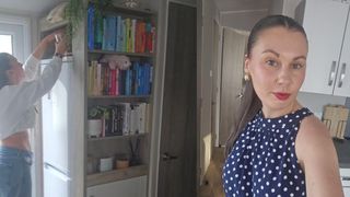 Unde locuiește această femeie după ce a renunțat la apartamentul ei scump. Face economie și muncește mai puțin