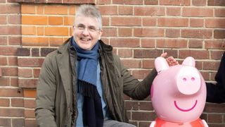 Rom&acirc;nii care au furat tablouri de Picasso și Monet au jefuit vila creatorului Peppa Pig. Au plecat cu 15 genți de lux, un Rolex și bijuterii
