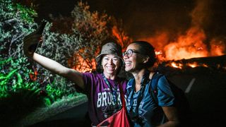 Spectacol natural fără egal. &Icirc;nghesuială de turiști după ce unul dintre cei mai activi vulcani ai planetei a erupt