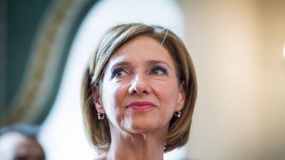 Surpriză! Ce a apărut la liceul în care Carmen Iohannis este profesoară. Ce gest a făcut soția lui Klaus Iohannis pentru elevii ei