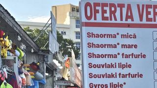 Cu cât a ajuns să se vândă o shaorma și o bere în Eforie Nord, după valul de scumpiri din 1 august. Turiștii au crezut că este o eroare