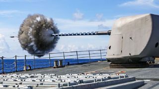 Marina SUA a folosit din nou tunul de punte &icirc;n luptă, pentru prima dată după aproape 40 de ani