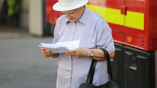 C&acirc;nd intră pensiile &icirc;n septembrie 2026. Calendarul plăților pe card și prin poștă