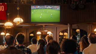 Portretul telespectatorului rom&acirc;n care a urmărit Campionatul Mondial de Fotbal. Publicul microbist a &icirc;mbătr&acirc;nit pe telecomandă