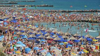 Dezastru &icirc;n turismul rom&acirc;nesc: peste 77% din locurile de cazare goale, rom&acirc;nii nu mai vor sau nu-și mai permit vacanțe &icirc;n țară