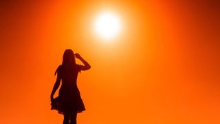 ANM a emis Cod roșu de caniculă &icirc;n trei județe din țară, temperaturile vor atinge 40&deg;C. Restricții pentru TIR-uri. La ce să ne așteptăm săptăm&acirc;na viitoare