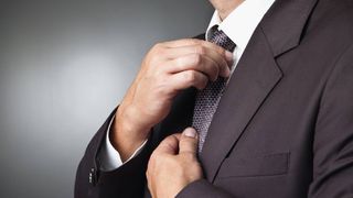 Angajații au aflat &icirc;n concediu că răm&acirc;n șomeri: ultimul producător de cravate a dat faliment după 70 de ani, &icirc;n Elveția