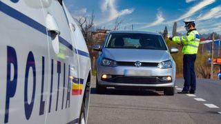 Șoferii răm&acirc;n fără permis pentru amenzile neplătite: o zi de suspendare pentru fiecare 50 de lei. Guvernul a stabilit regulile și data