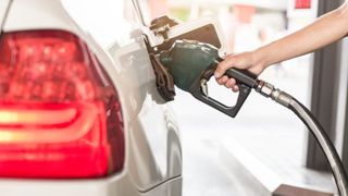 Noi scumpiri la benzină și motorină, vineri, 4 septembrie 2026. C&acirc;t costă un litru de carburant &icirc;n București, Iași, Cluj-Napoca, Timișoara și Constanța