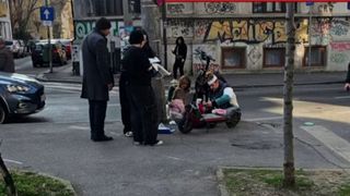 Ilan Laufer, lovit de mașină &icirc;n București alături de gemenii săi de 5 ani, &icirc;n timp ce se aflau pe trotinetă