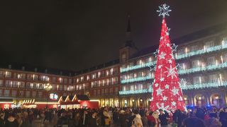 Sărbătorile de iarnă la Madrid. Explozia culinară din capitala Spaniei. C&acirc;t costă o porție de fructe de mare sau un pahar de vin &icirc;n Mercado de San Miguel