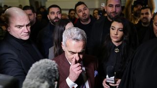 Ce semnifică gestul făcut de Călin Georgescu la Curtea de Apel București