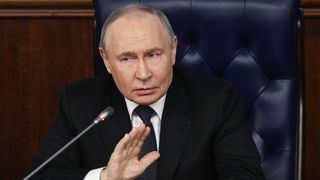 Colapsul financiar al Rusiei va scoate oamenii &icirc;n stradă, dar Vladimir Putin tot nu va opri războiul, apreciază experții