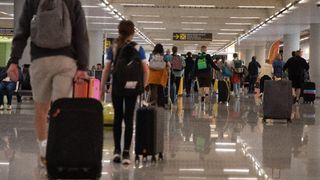 Se mai poate trăi cu 1.500 de euro pe lună &icirc;n Spania? C&acirc;t costă viața de zi cu zi și cum se descurcă rom&acirc;nii care muncesc &icirc;n peninsulă