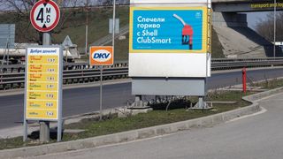 Asaltul rom&acirc;nilor asupra benzinăriilor din Bulgaria. &bdquo;O să fim din ce &icirc;n ce mai mulţi pe aici, dacă mai cresc puţin preţurile&rdquo;