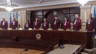 Judecătorii CCR primesc spor de supărare de 2.300 de euro, pe l&acirc;ngă salariul de aproape 10.000 de euro