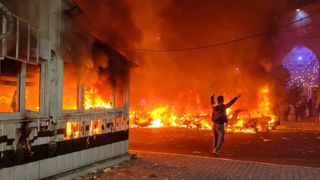 &bdquo;Străzile sunt pline de s&acirc;nge&rdquo;. Mii de arestări, sute de morți și imagini șocante din Teheran. Trump amenință cu intervenția armată VIDEO