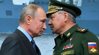 Cum a lăsat Vladimir Putin 118 marinari ruși să moară în submarinul nuclear Kursk, scufundat acum 25 de ani în timpul unui exercițiu