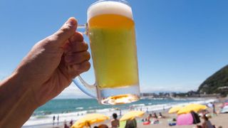 Un turist spune unde a găsit cea mai ieftină bere de pe litoralul rom&acirc;nesc: &bdquo;4 lei la draft, nu poți mai bine de at&acirc;t&rdquo;