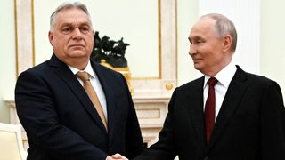 Cum s-a transformat Viktor Orban &icirc;ntr-un aliat al Rusiei, după ce a criticat mult timp &bdquo;marionetele lui Putin&rdquo;. O vizită la Sankt Petersburg și un posibil kompromat