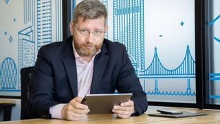 Cine este Andrei Gabriel Benghea Mălăieș, rom&acirc;nul cu 11 venituri pe lună: șase la stat și cinci la privat