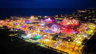 C&acirc;t a costat un sejur la mare, &icirc;n Costinești, &icirc;n perioada festivalului Beach, Please! 2026