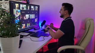 Bacalaureat la clasa a VIII-a. Un inginer din Sibiu, pasionat de matematică, pregătește elevi de școală generală pentru Bac-ul de la anul. Copiii, testați ca la un examen adevărat: „Țintim nota 9!”