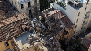 300 de euro pe noapte: cum arăta apartamentul &icirc;nchiriat prin Airbnb din clădirea care s-a prăbușit după o explozie, &icirc;n Atena