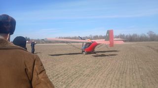 Un ucrainean a fugit de război cu un avion privat, a intrat ilegal &icirc;n spațiul aerian al Rom&acirc;niei și a aterizat pe un c&acirc;mp, la Suceava