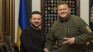 Volodimir Zelenski, acuzat grav de generalul Valeri Zalujn&icirc;i: e vinovat pentru eșecul contraofensivei și a vrut să-l intimideze cu o percheziție