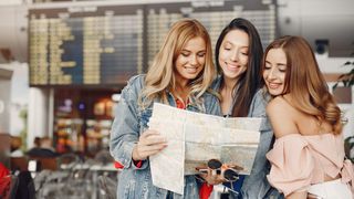 Femeile nu mai așteaptă pe nimeni pentru a vedea lumea. Noul trend &icirc;n turism: pleacă singure &icirc;n vacanță