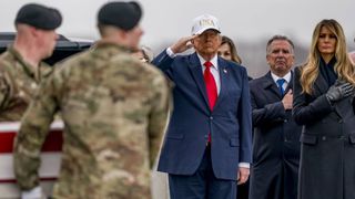 Ce a stat &icirc;n spatele deciziei lui Donald Trump de a lovi Iranul și lupta SUA pentru a limita consecințele