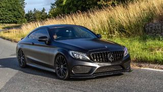 O șoferiță a cumpărat un Mercedes C63 AMG second hand și s-a trezit cu motorul distrus și o factură de 27.000 de euro