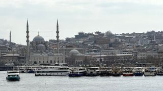 Invazie rom&acirc;nească &icirc;n Antalya. Dependența de all-inclusive: jumătate de milion de turiști iau cu asalt Turcia