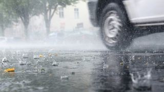 Ploi torențiale, grindină și vijelii &icirc;n 28 de județe p&acirc;nă la noapte. Harta zonelor vizate de avertizarea meteo ANM cod galben