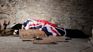 Un cuplu de cerșetori rom&acirc;ni din Londra, care trimitea banii celor patru copii &icirc;n Rom&acirc;nia, a ajuns exemplu pentru politica antimigranți a lui Donald Trump