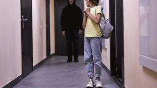 Dosarul pedofilului german acuzat că a abuzat sexual 36 de copii rom&acirc;ni e &icirc;n pragul prescrierii, din cauza schimbării completurilor. Ultimul judecător a fost Laurențiu Beşu