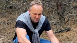 A fost să culeagă ciuperci, dar a găsit cadavrele &icirc;ngropate de o bandă de mafioți ucraineni, &icirc;n Slovacia