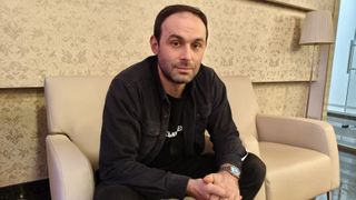 Pavlo Matiușa, scriitor &icirc;nrolat voluntar pe front pentru a apăra Ucraina: &bdquo;Fericirea e posibilă &icirc;n război. Am simțit-o c&acirc;nd mi-am revăzut copiii, soția, mama, c&acirc;nd am aflat că fratele meu e &icirc;n viață&rdquo;