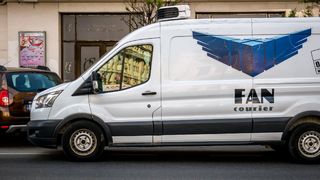 Fan Courier a &icirc;nchis toate agențiile din țară: clienții nu vor mai putea ridica sau trimite colete direct din sedii