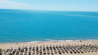 C&acirc;t costă cazarea și șezlongurile &icirc;n Bulgaria, Grecia, Croația și Italia pentru vacanța de vară, &icirc;n 2026